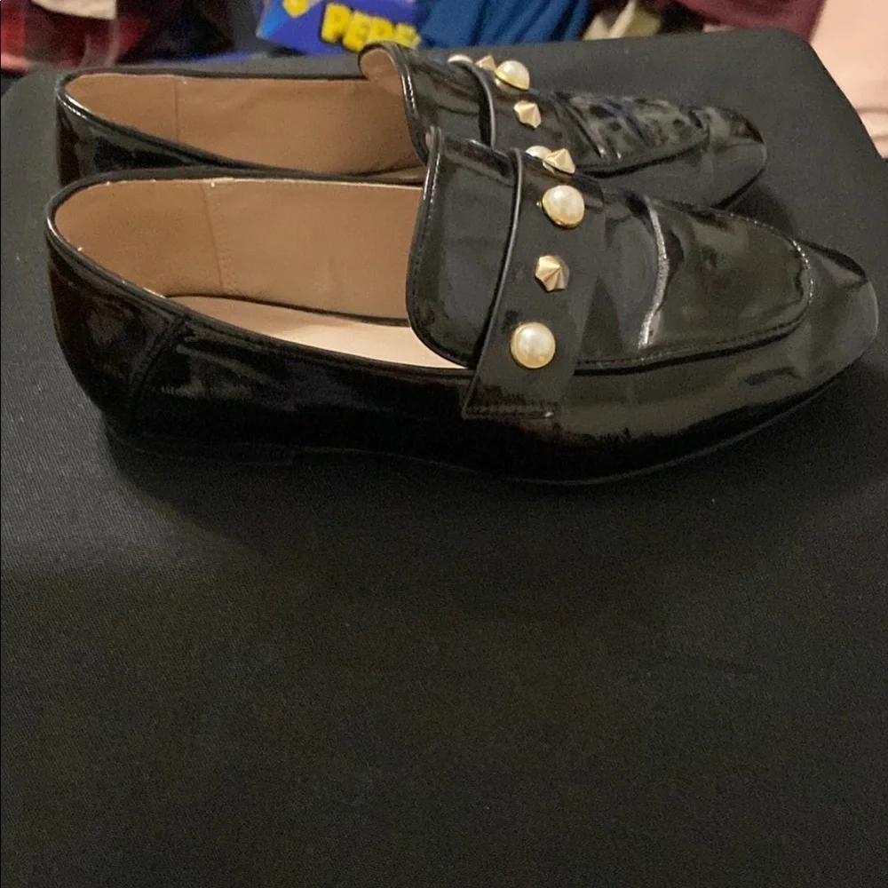 Nordstrom Black Patent Loafers with‎ Pearl Accents Girls  size 2